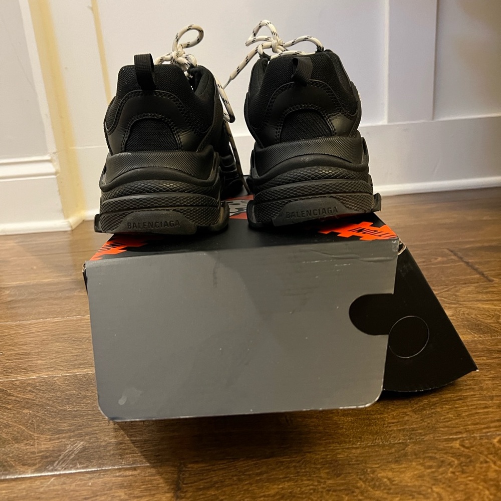 Balenciaga Men's Black Sneakers - Picture 2 of 5